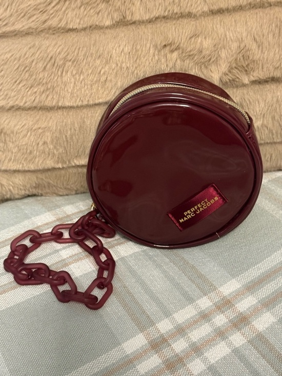 Marc Jacobs Handbags - Limited Edition Marc Jacobs Perfect Round Pouch Burgundy Patent Y2K Resin Chain